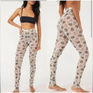 NWT Free People Layered In Lace Leggings - Ivory
Black Combo